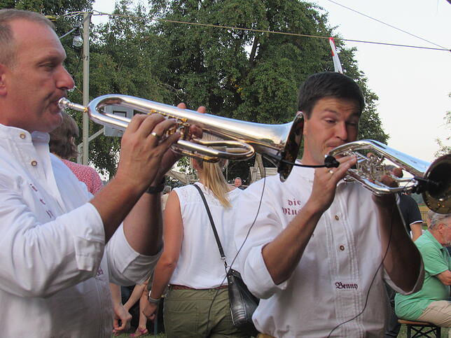 Bild 6: Bilder: Heißes Sommerfest in Engelswies mit Blaskapelle Peng