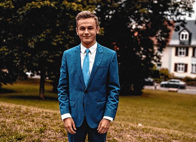 Fabian Rimpel 2020 beim Abiball: Es war eine kleine Feier in der Schulaula mit wenigen Gästen statt in der Singener Stadthalle.