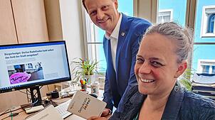 OB Simon Gröger und Sarah Hofmann, die für das Bürgerbudget zuständig ist, freuen sich über die neue Möglichkeit der Teilhabe für ...