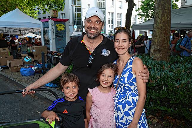 Bild 25: Die Massen strömen zum großen Flohmarkt. Hier gibt‘s die Fotos aus Konstanz