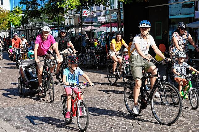 Bild 9: Bilder von der Fahrraddemo in Friedrichshafen