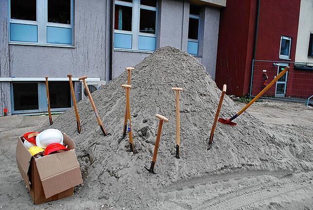 Spatenstich für den Erweiterungsbau des Klinikums Hochrhein. Bis April 2021 soll er bezugsfertig sein.