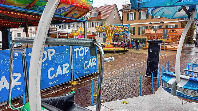 Leergefegter Vergnügungspark: Am Dienstag um die Mittagszeit ist der Marktplatz verwaist. Es regnet und es ist kebelig. Dennoch waren ...