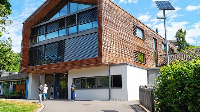 Im Sommertalkindergarten in Meersburg werden 177 Kinder von 33 Mitarbeitern, davon 23 Fachkräfte, betreut. Dies geht aus dem ...