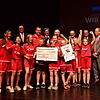 So sehen Siegerinnen aus: Die D-Juniorinnen des SSC Donaueschingen jubeln über den ersten Platz und 10000 Euro, 1000 Euro gab es noch ...