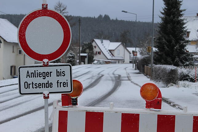 Am Montagabend wurde die Landesstraße 180, die über Wolterdingen ins Bregtal führt, gesperrt. Gestern Nachmittag wurde sie dann wieder ...