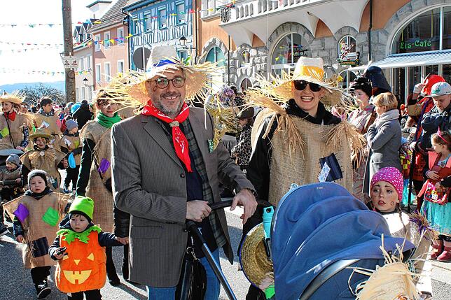 Bild 22: Kinderumzug und Setzen des Kindernarrenbaums in Stockach (Teil 1)