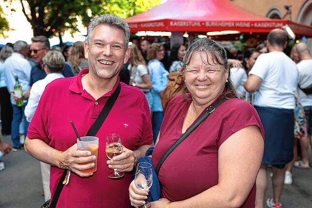 Bild 12: Bilder vom Weinfest Konstanz 2024: Feiern auf dem Stephansplatz