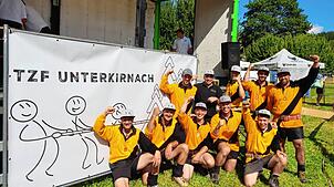 Die Mannschaft der Tauziehfreunde Unterkirnach mit Coach Jürgen Weißer (hinten Zweiter von links), Reinhard Weißer, Max Flaig, Tobias ...