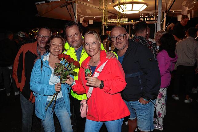 Bild 2: Endlich Wochenende! Das feiern die Besucher beim Konstanzer Weinfest 2025