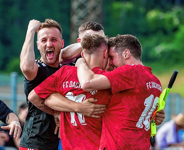 Titel verpasst: In der Relegation gegen den SV Berau wollen (von links) Leon Gäng, Nick Hermann und Lorenz Ebi vom FC Dachsberg jubeln ...