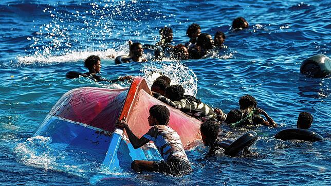 Flüchtlinge, die die gefährliche Reise übers Mittelmeer überlesen, landen oft auf Lampedusa. Die Verhältnisse sind so prekär, dass ihnen ...