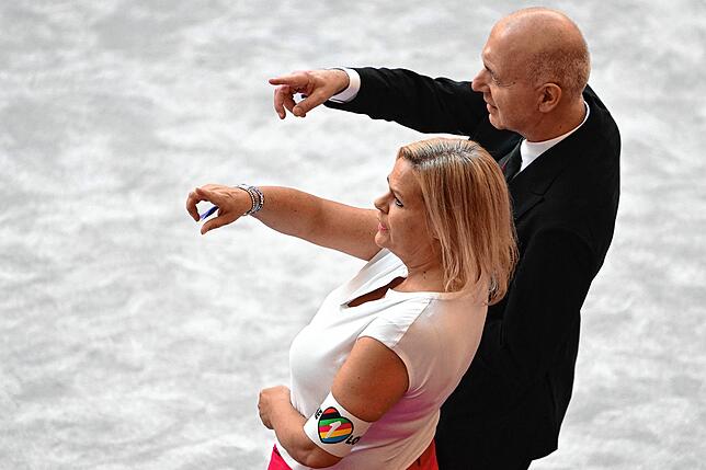Nancy Faeser (SPD), Bundesministerin des Innern, und DFB-Präsident Bernd Neuendorf auf der Tribüne beim deutschen Auftaktspiel. Faeser ...