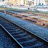 Das Gleis 3 (links) wird auch im Fall des Aufzugsbau nach rechts versetzt, Gleis 4 wird entfernt, Gleis 5 soll per Bahnsteig erschlossen ...