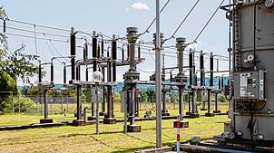 Ein Blitzeinschlag in das Umspannwerk in Rielasingen hat am Mittwoch für einen größeren Stromausfall in Teilen des Hegaus gesorgt.