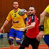 Oben: Handball ist ein schnelles Spiel mit vielen Toren. Sebastian Gedig (vorn) spielt als Linksaußen oder auf Rückraummitte in der ...