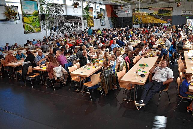 Zahlreiche Besucher genossen das 61. Erntedankfest in der Falkensteinhalle Berau.