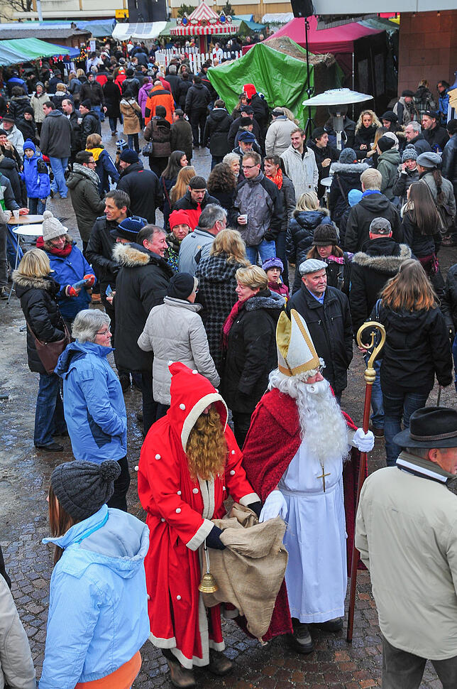Auch der Nikolaus beehrt den St. Georgener Weihnachtsmarkt mit seinem Besuch.