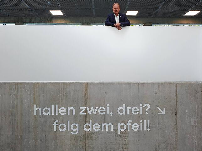 Jan Zeitler erklärte sich bereit für einen Rundgang durch die Halle mit Fotografenbegleitung, so dass daraus in der Interviewreihe eine ...
