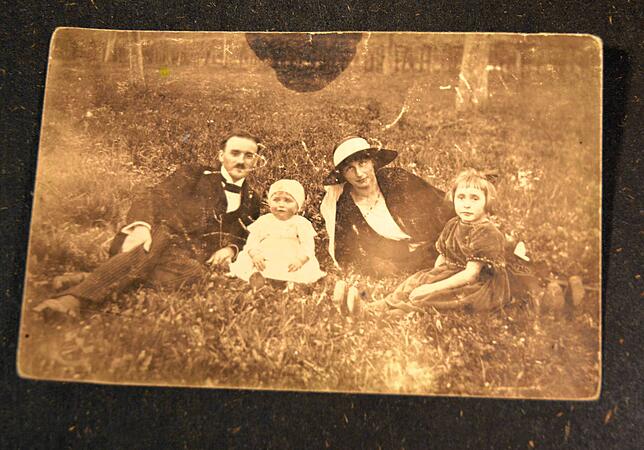 Die Gründergeneration: Wilhelm Kappeler im Kreis der seinen. Das Bild stammt aus dem privaten Archiv der Familie.