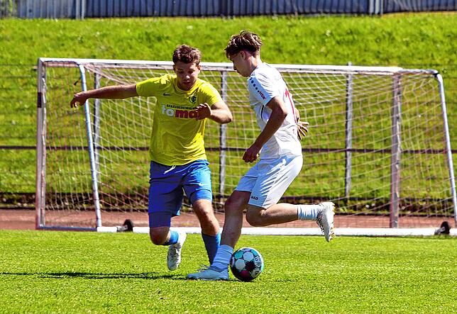 Bild 39: Verbandsligaderby zwischen SC Pfullendorf und FC Singen gewinnt der SCP mit 3:1