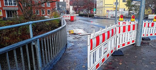 An Wochenenden ein gewohntes Bild: Geöffnete oder weggerissene Absprerrungen an der Bickenstraße.