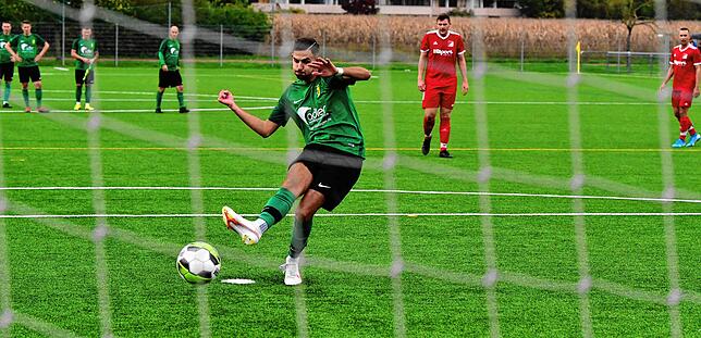 Volltreffer: Romano Males, im Sommer 2019 aus dem Nachwuchs des SV Weil zum SV Herten gewechselt, machte bei den Trainern der ...