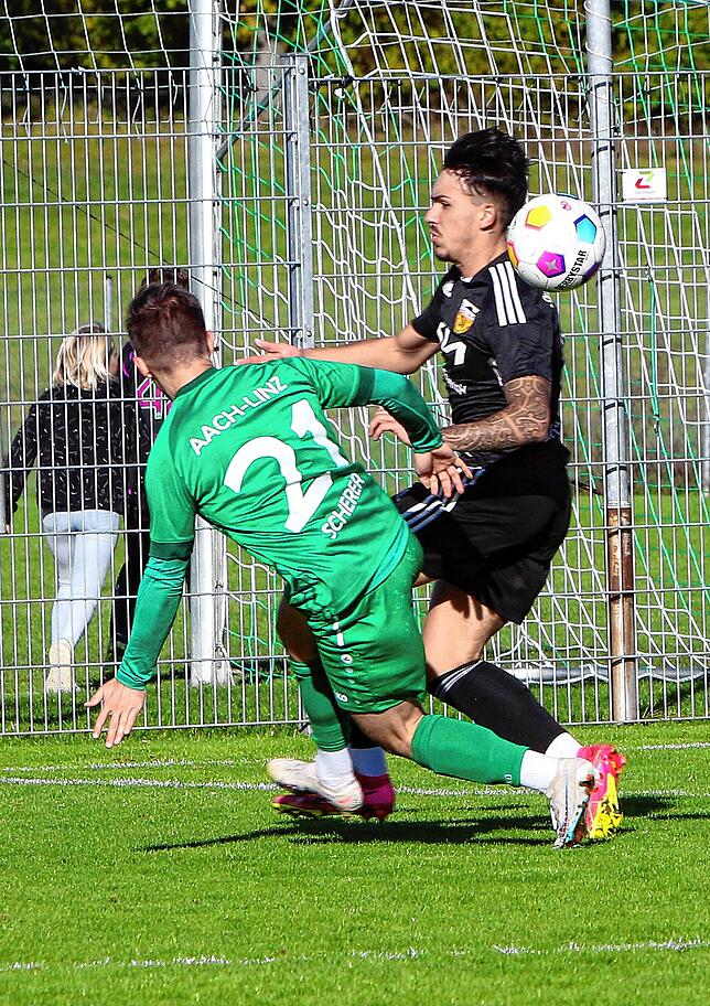 Bild 9: Spannendes, torreiches Duell zwischen TSV Aach-Linz und SV Mühlhausen. Wir haben die besten Bilder!