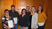 Gewählte und Geehrte bei der Hauptversammlung des Musikvereins Hammereisenbach (von links): Martina Elsäßer, Andreas Menzel, die ...