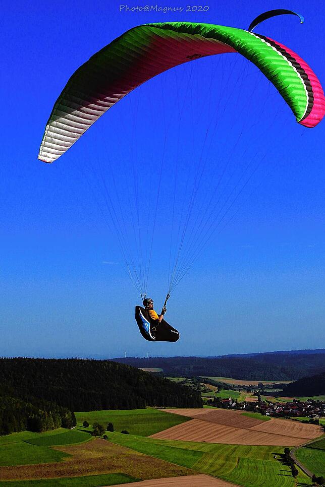 Sehr entspannend sieht es aus,wenn man die Gleitschirmflieger aus der Nähe betrachtet.