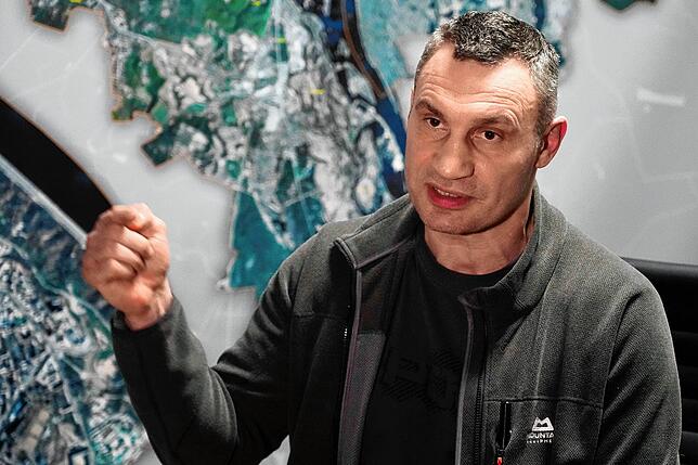 Vitali Klitschko, Bürgermeister von Kiew und ehemaliger Box-Profi, während eines Interviews mit der Associated Press (AP) in seinem Büro ...