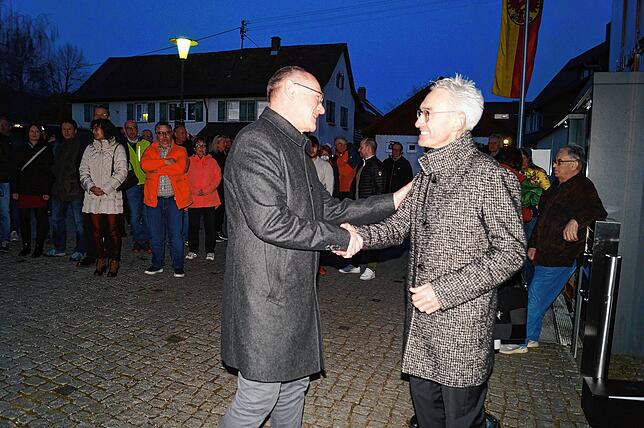 Landrat Lothar Wölfle war ebenso wie sieben Bürgermeister aus der Region gekommen, um Bürgermeister Jürgen Stukle zu seinem guten ...
