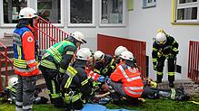 Üben für den Ernstfall: Nach dem Funkspruch „Mayday, Mayday, Mayday“ hat die Rettung des eigenen Kameraden höchste Priorität. Ein ...