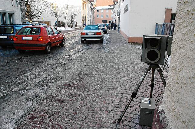 Auch zwei solcher klassischer Radarfallen, hier in der Bärengasse, hat die Stadt noch in Betrieb. Hier ein bei einem Einsatz 2017.