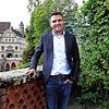 Bürgermeister Denis Lehmann vor dem Schloss Heiligenberg.