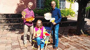 Bürgermeister Frank Harsch, Katrin Speck vom Kulturamt sowie Wirtschaftsförderer Peter Freisleben (von rechts) laden zum Altstadtfest ...