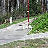 Das kleine Mäuerchen verhindert, dass der Waldweg von Fahrzeugen genutzt werden kann. Dieser soll aber im Zuge der Baumaßnahmen am ...