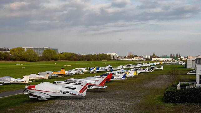 Während der Luftfahrtmesse Aero in Friedrichshafen landen viele Piloten in Konstanz und fahren mit dem Katamaran über den See.