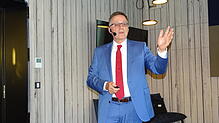 Professor Wilhelm beleuchtet ein Zukunftsthema unterhaltsam.