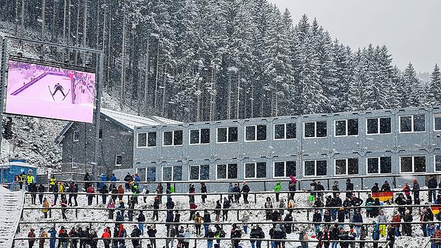 Mit Container-Modulen bestückt die Firma Hery unter anderem auch das Weltcup-Skispringen in Titisee-Neustadt.