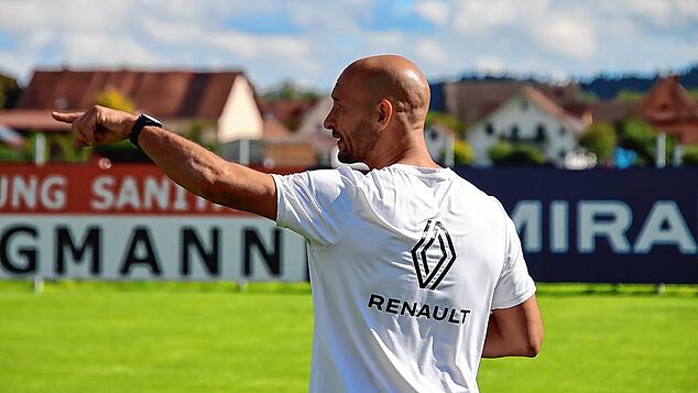 Bahadir Livgökmen, Trainer des SV Denkingen, spürt trotz der vergangenen Ergebnisse keinen Druck.