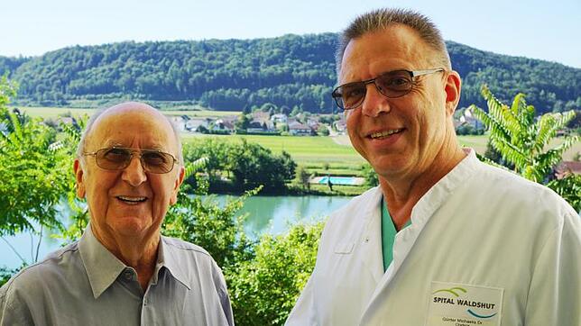 Mit der Anstellung von Josef Hölzle (links) entstand im Jahr 1966 eine eigenständige Abteilung für Anästhesiologie am Spital in ...