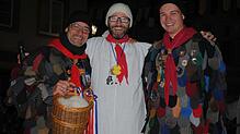 Lukas Müller (rechts) ist der Narro 2020 der Waldshuter Fasnacht. Er übernimmt das Amt von Thilo Rutschek (links). Zunftmeister Stephan ...