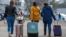 Viele Frauen und Kinder aus der Ukraine kommen in Baden-Württemberg an, unter anderem in der Landeserstaufnahmeeinrichtung in Ellwangen. ...