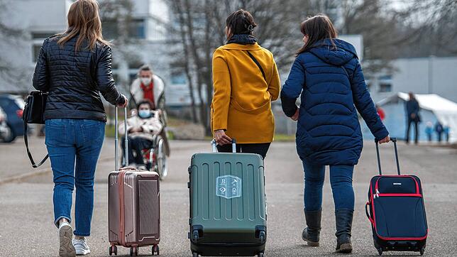Viele Frauen und Kinder aus der Ukraine kommen in Baden-Württemberg an, unter anderem in der Landeserstaufnahmeeinrichtung in Ellwangen. ...