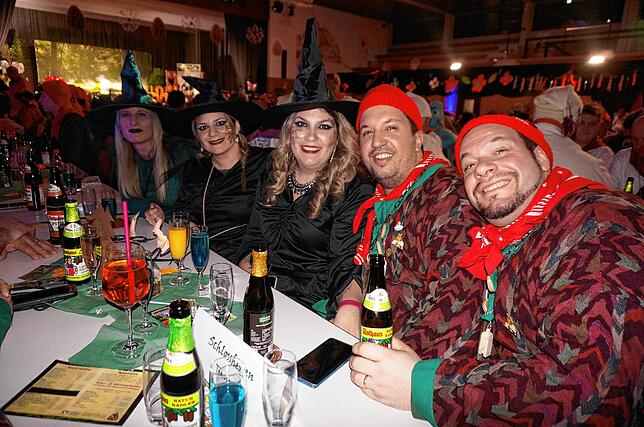 Bild 33: Bunt kostümiert im Zauberwald: Die besten Bilder vom Düengemer Obed in Tiengen