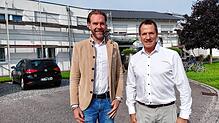 Achim Niess und Oliver Stellfeld vor dem Pflegeheim Da-Heim in Orsingen.
