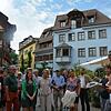 Planer Johann Senner (rechts) stellt beim ersten Bürgerspaziergang in der Altstadt im Juli 2018 die Ansätze des ...
