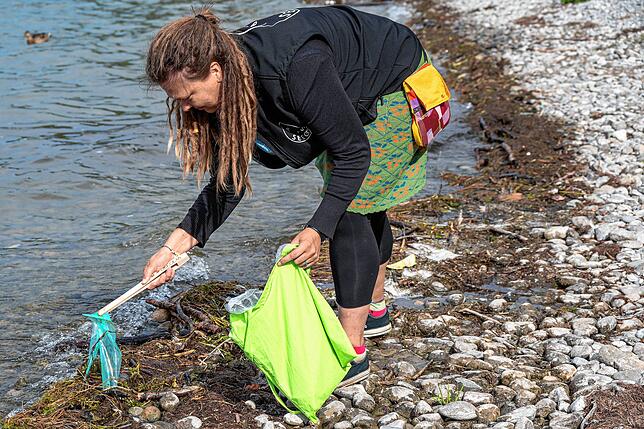 Auf ihren Spaziergängen sammelt Marlene Grüner alles, was nicht in die Natur gehört.
