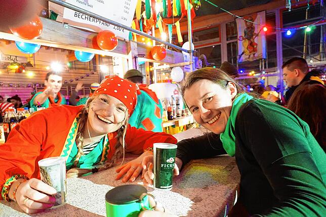 Bild 8: Hexenball Unadingen: Großes Spektakel mit Hexen, Geistern und anderen Narren